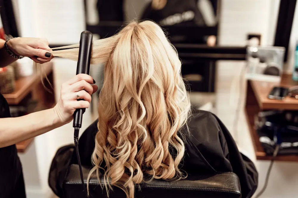 Coiffure femme blonde